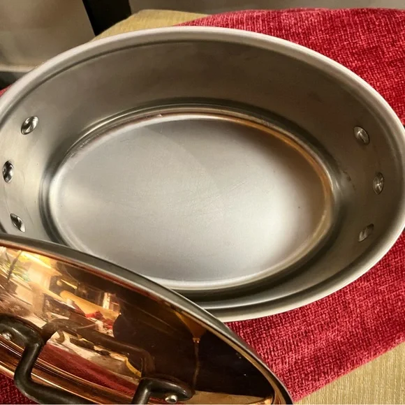 Vintage oval copper and stainless lidded casserole - Picture 2 of 4